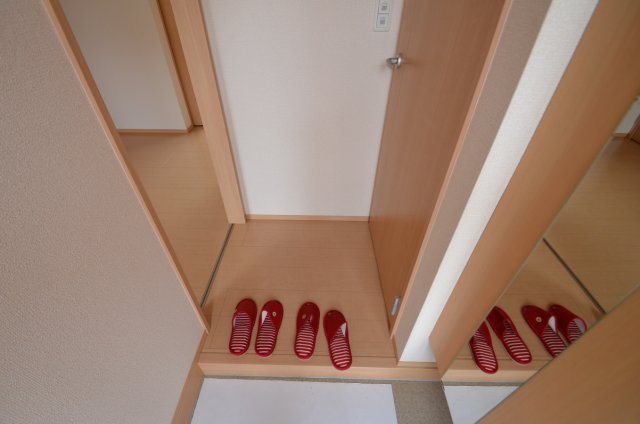 玄関　収納付玄関