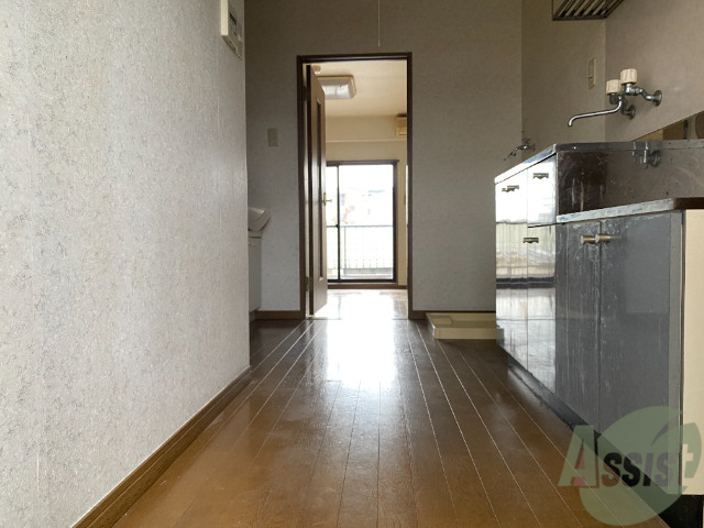 玄関　玄関から見たお部屋です。奥行で広さ伝わりますでしょうか