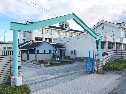小学校　奈良市立佐保川小学校（小学校）まで313m