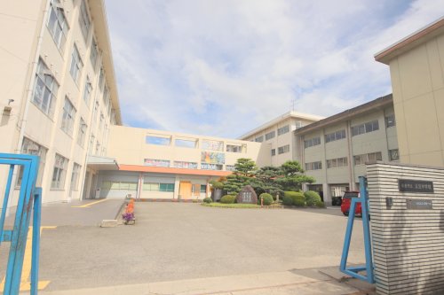 中学校　奈良市立三笠中学校（中学校）まで1679m