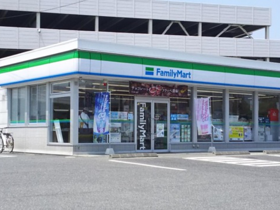 コンビニ　ファミリーマート倉敷中庄店（コンビニ）まで590m