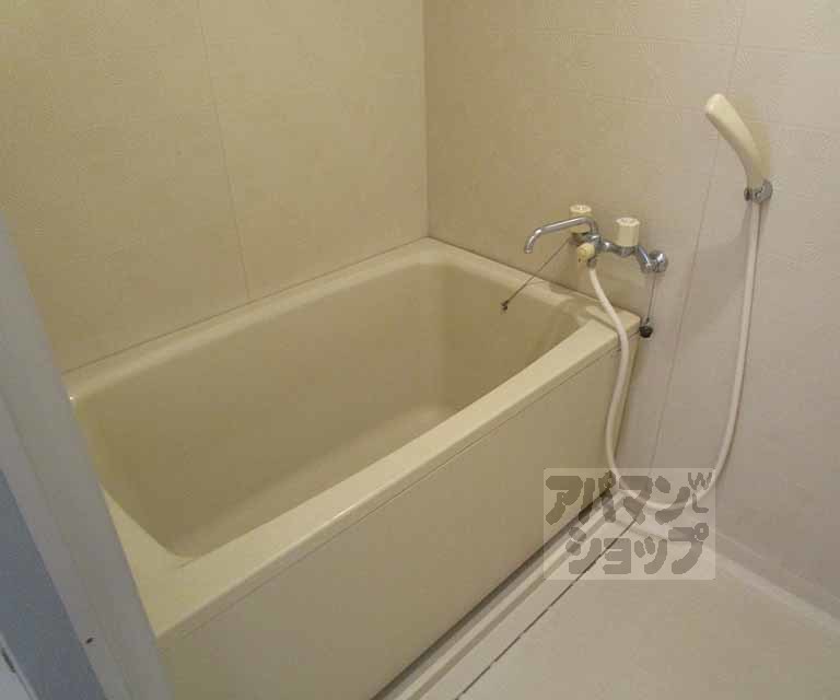 バス・シャワールーム　２０１号室の写真です。