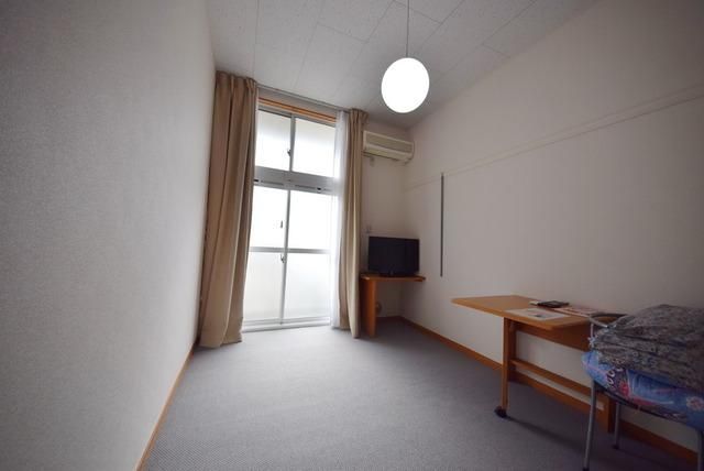 居室・リビング　★窓が高くて明るいです★