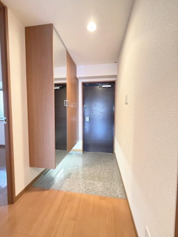 玄関　シューズボックス付きの玄関です★