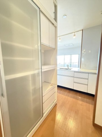 その他設備　食器棚付きです☆