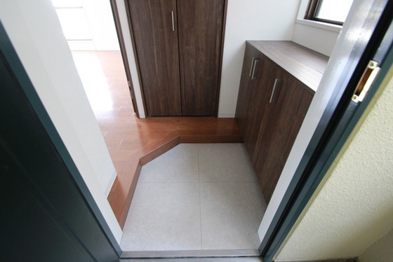 玄関　※別部屋の写真です