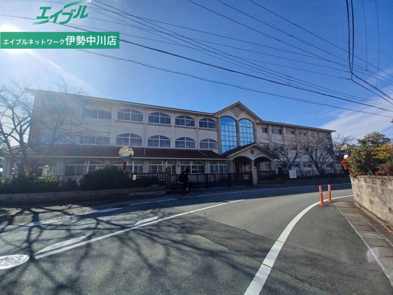 小学校　津市立誠之小学校（小学校）まで761m