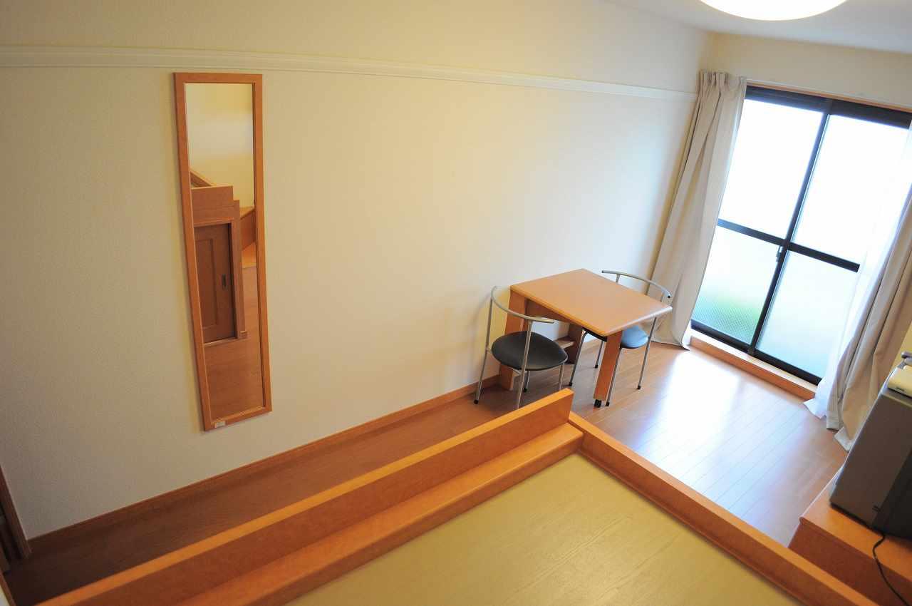 居室・リビング　お部屋に鏡も付いていますよ！