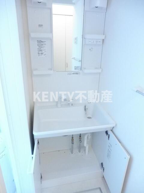 洗面設備　ゆったりとスペースのある洗面所