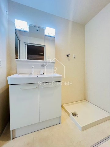 洗面設備　同マンション別部屋：参考写真