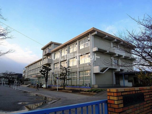 小学校　岐阜市立西郷小学校（小学校）まで1203m