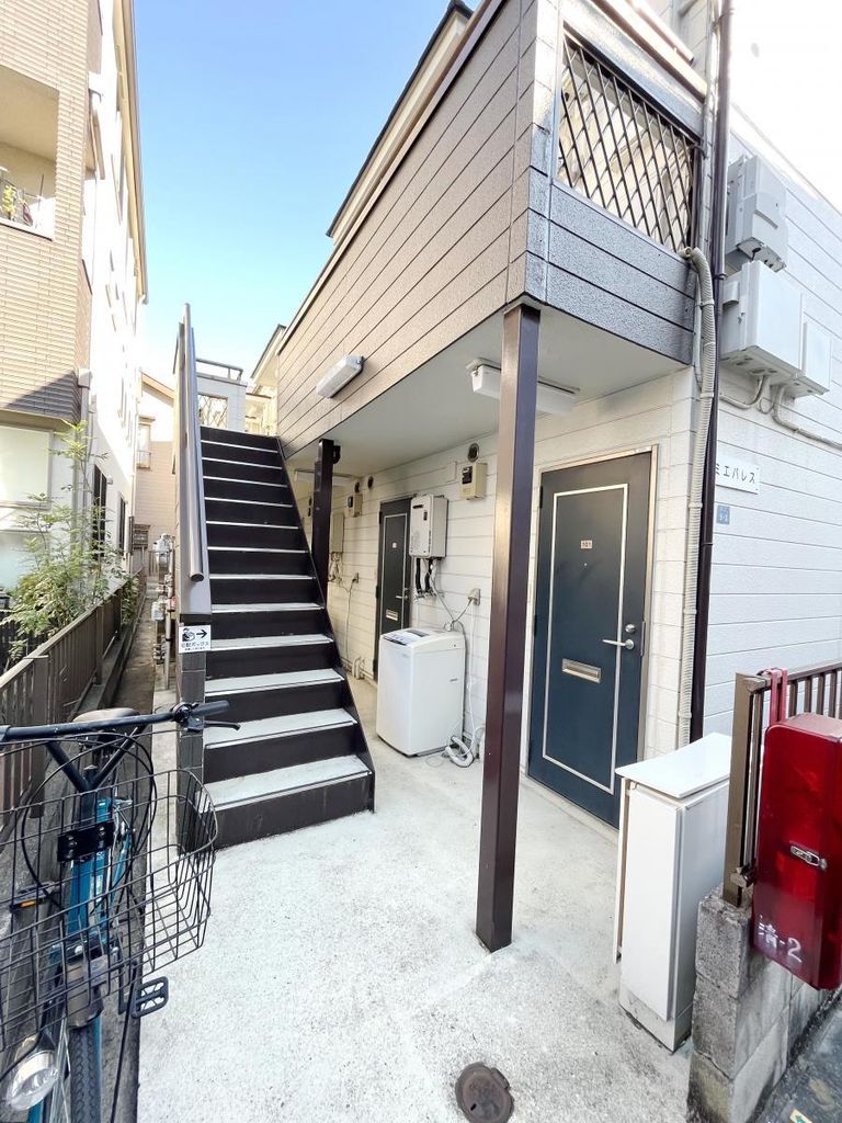 エントランス　リフォーム済みのきれいなエントランスです★