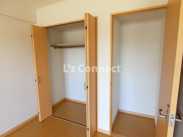 収納　クローゼットでお荷物もすっきり収納。