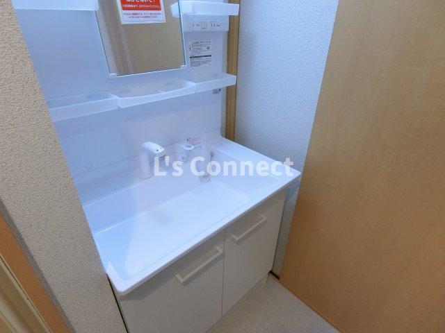 洗面設備　独立洗面台は新品です。