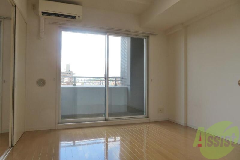 居室・リビング　１１帖もあるリビングです。家族団らんが思い浮かびます。