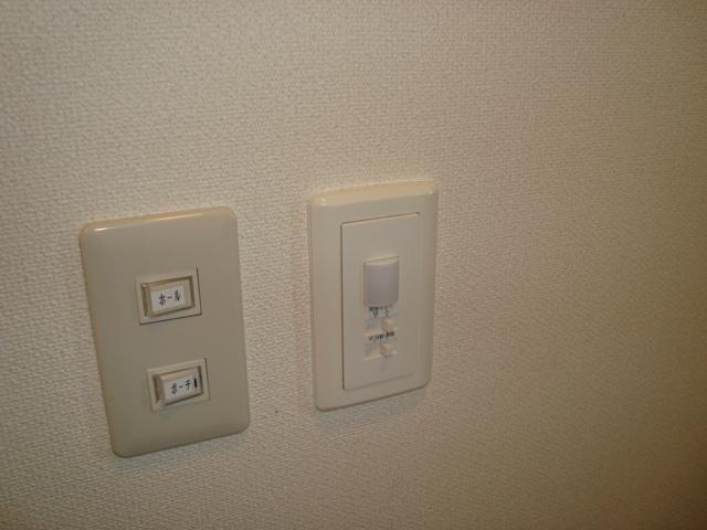 その他設備　人感センサー照明