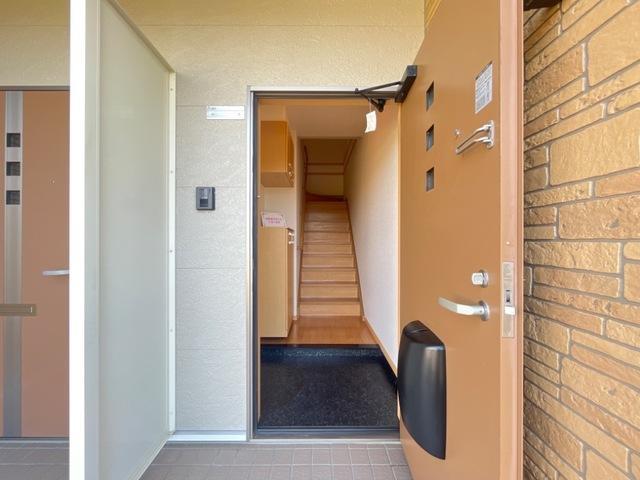 玄関　玄関　シューズボックス完備