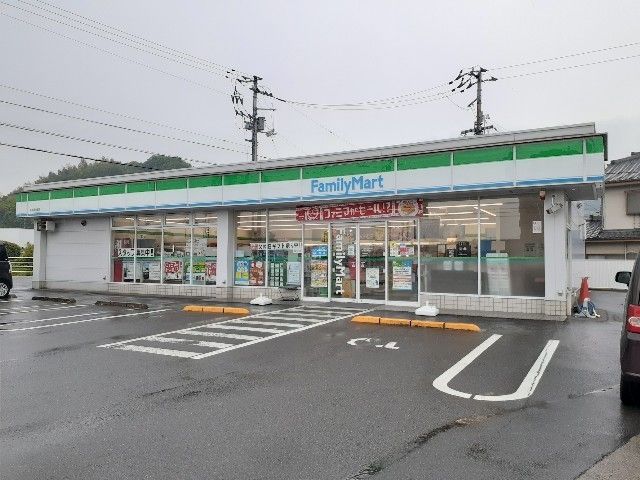 コンビニ　ファミリーマート新居浜神郷店（コンビニ）まで1100m