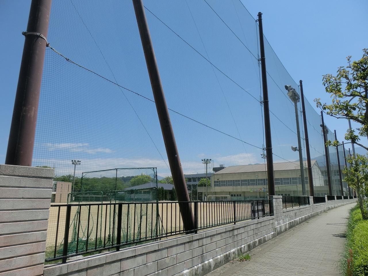 中学校　南中学校（中学校）まで2400m