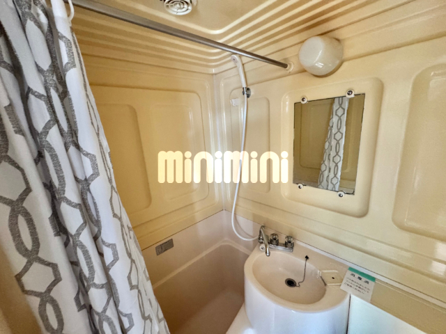 バス・シャワールーム　お手入れし易いユニットバスです