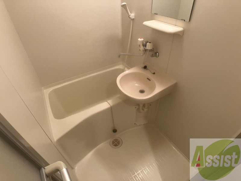 バス・シャワールーム　お風呂になります。一日の疲れを癒してくださいね。