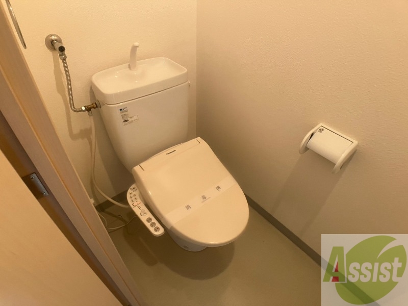 トイレ　こちらはトイレです。清潔感があり、安心して使用できます。