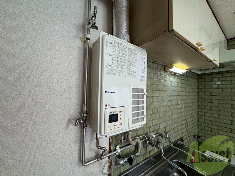 その他設備　給湯器です。操作しやすいパネルになってます。