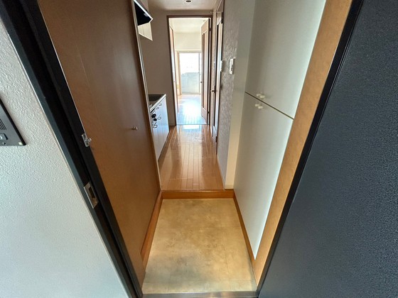 玄関　※別号室の写真です