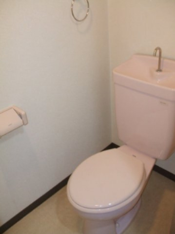 トイレ　清潔感のあるトイレです