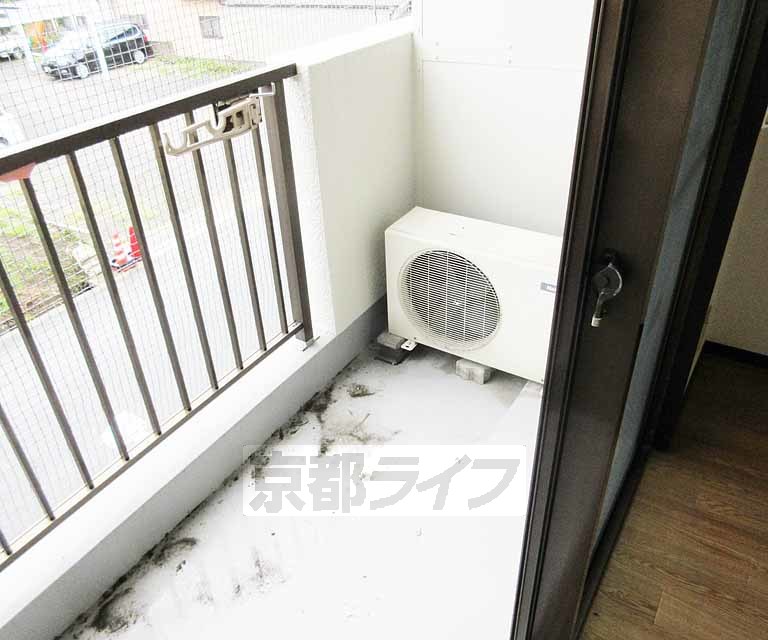 バルコニー　室外機はコチラ
