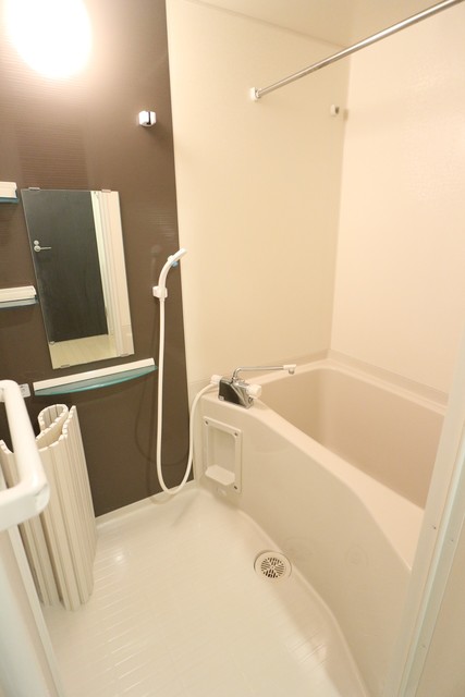 バス・シャワールーム　※他号室写真