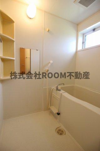 バス・シャワールーム　コンパクトで使いやすいお風呂です