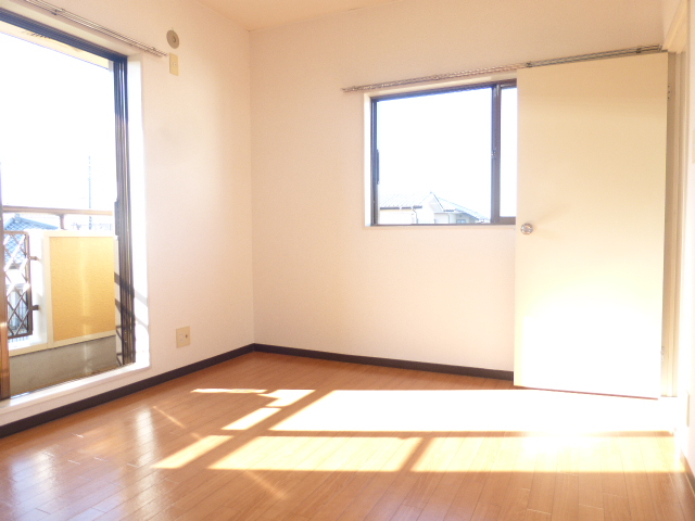 眺望　2F洋室 陽当たり良好の明るい室内
