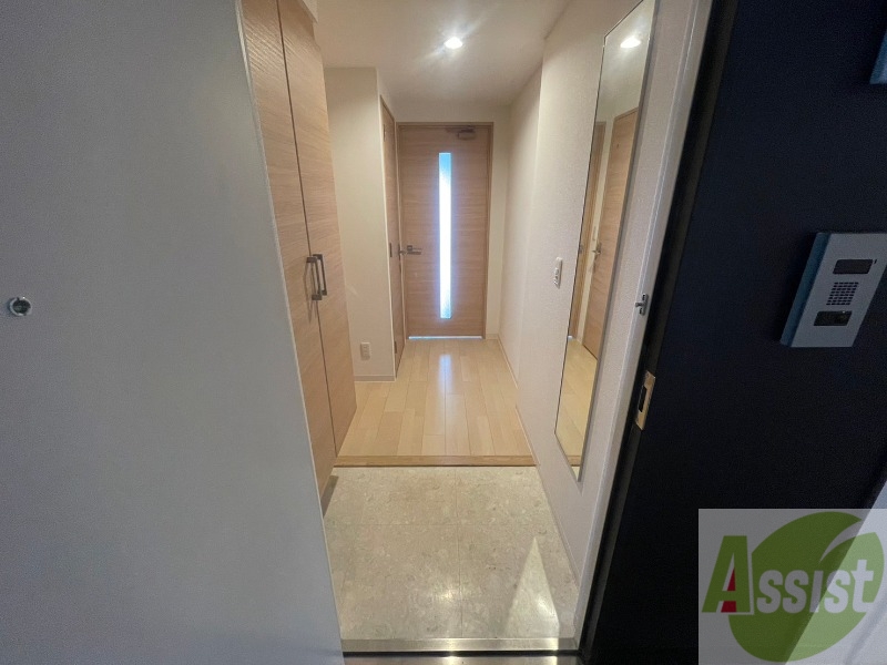 玄関　玄関の様子です。明るい印象ですね。気分もあがりそう。