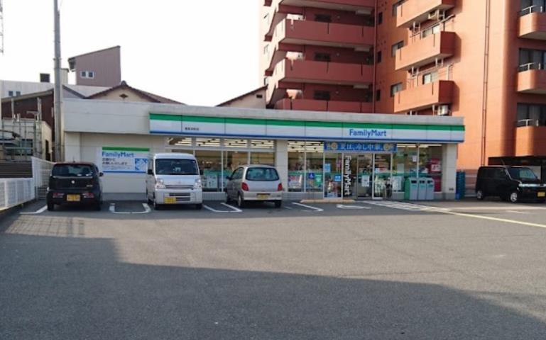 コンビニ　ファミリーマート鳥取本町店（コンビニ）まで781m