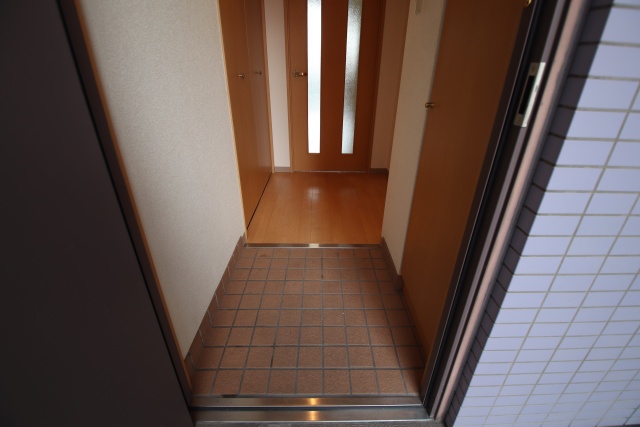 玄関　※別室の参考写真の為、現況優先です。