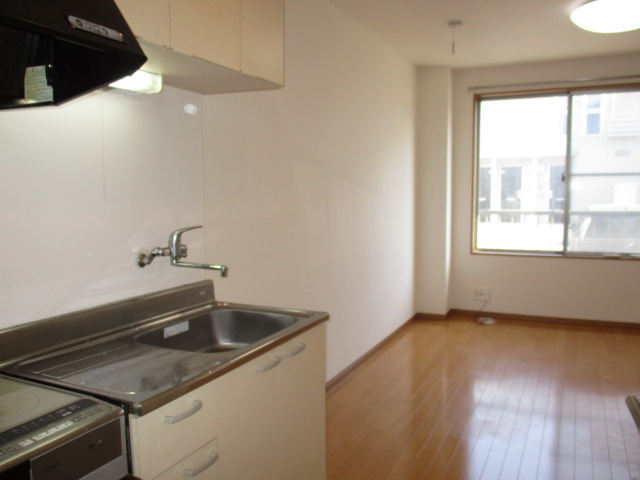 キッチン　居室内にキッチンが配置されているタイプの間取りです