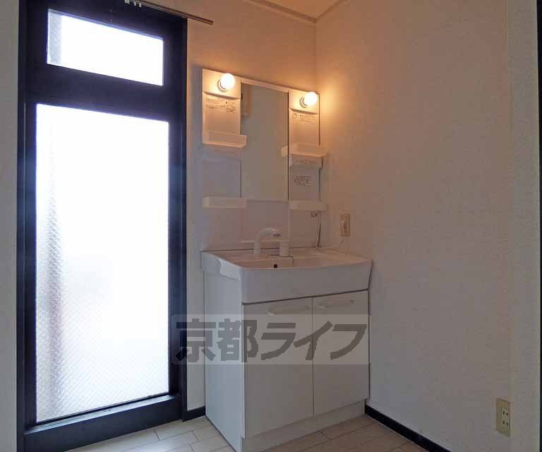 洗面設備　独立洗面台です。