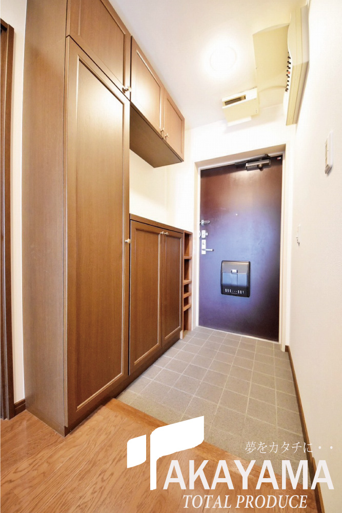 エントランス　玄関、天井高シューズクローゼット付きです★