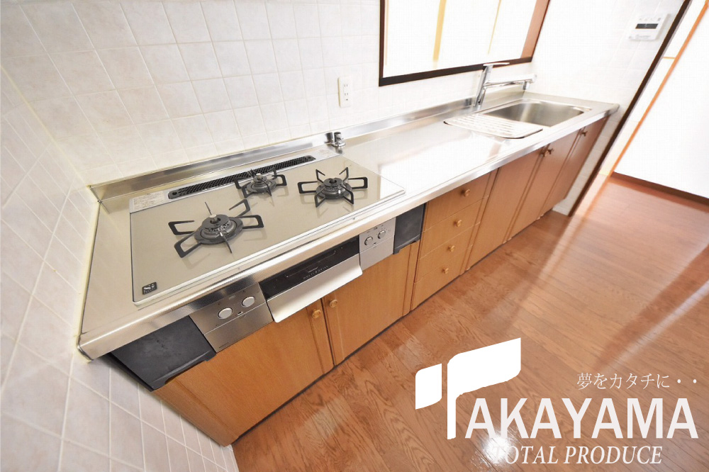 収納　キッチン、3口ガスコンロ＋グリル付きキッチンです★