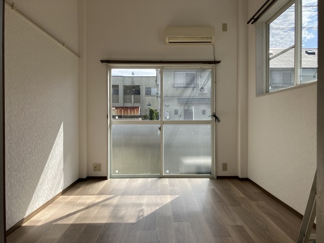 居室・リビング　１１１　洋室