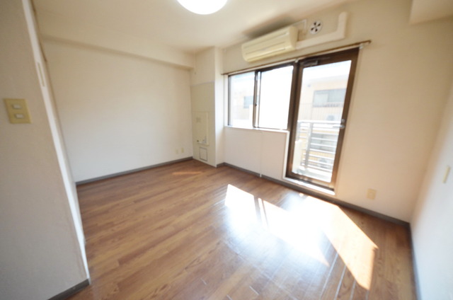 居室・リビング　★光の入る明るいお部屋★～別号室の写真となります～