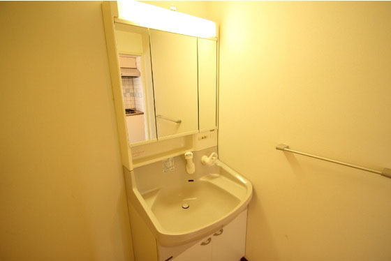 洗面設備　※他部屋の写真です。