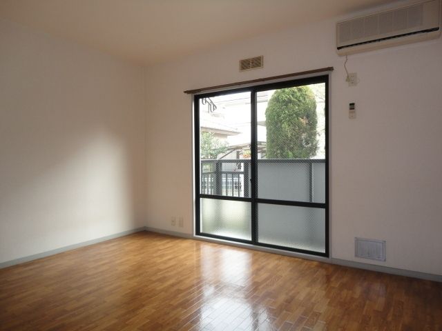 居室・リビング　★洋室６帖！★