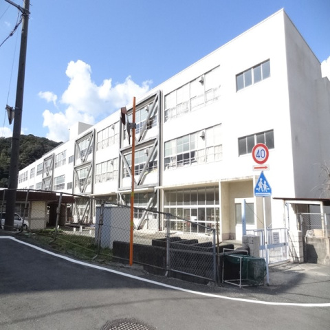 小学校　下関市立角倉小学校（小学校）まで286m