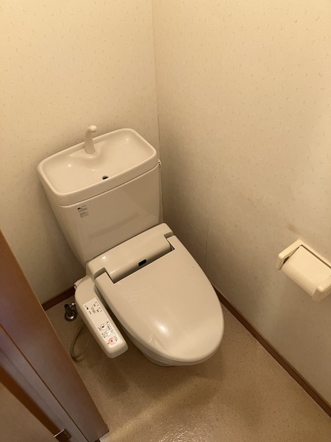トイレ　１０３　温水洗浄暖房便座トイレ