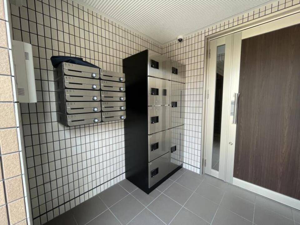 エントランス　宅配ボックス