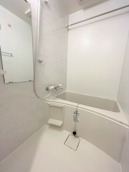 バス・シャワールーム　コンパクトで使いやすいお風呂です