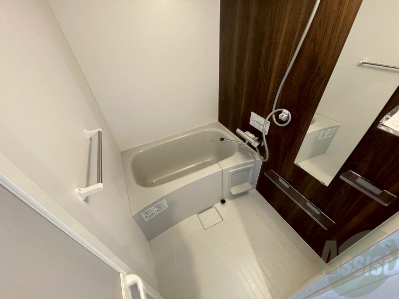 バス・シャワールーム　お風呂になります。一日の疲れを癒してくださいね。