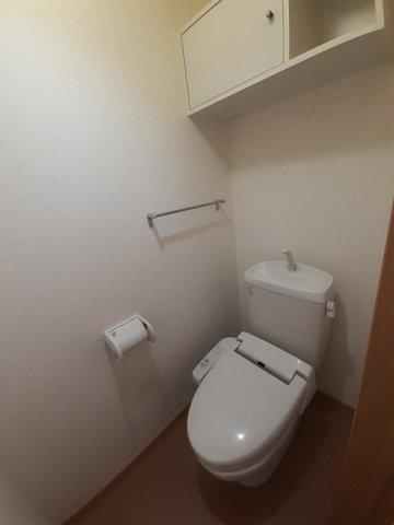 トイレ　嬉しい温水洗浄便座付き♪